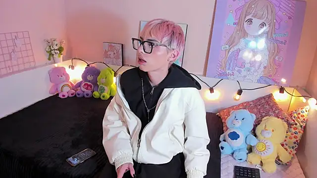 Strawberry Kitty  online show from 11-13-25, 10:46