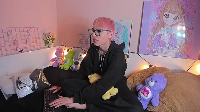 Strawberry Kitty  online show from 11-06-25, 10:47