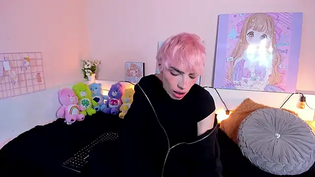 Snapshot of Strawberry_Kitty_ chatting on 10-20-25, 04:03 Strawberry Kitty online show from 10-20-25, 04:03