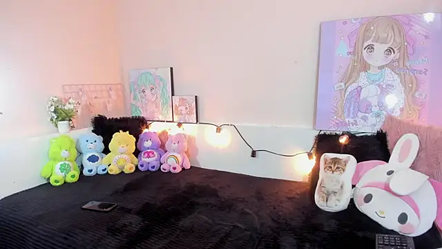 Strawberry Kitty  online show from 12-15-25, 03:56