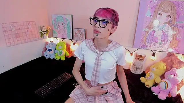 Strawberry Kitty  online show from 11-23-25, 04:11