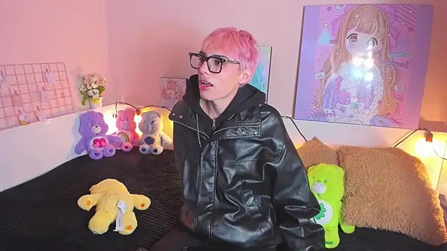 Strawberry Kitty  online show from 11-05-25, 01:47