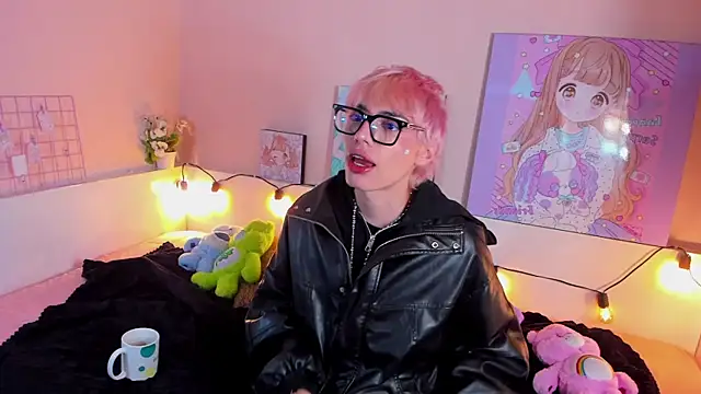 Strawberry Kitty  online show from 10-25-25, 04:00