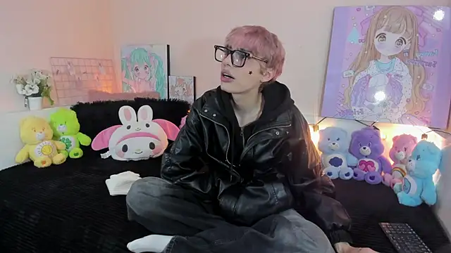 Strawberry Kitty  online show from 12-21-25, 04:14