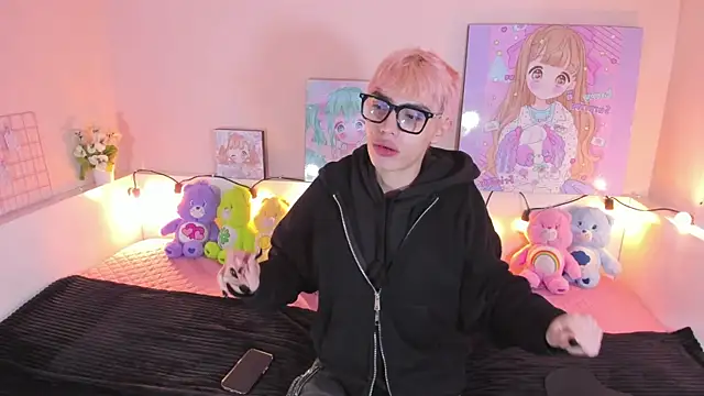 Strawberry Kitty  online show from 11-15-25, 10:58