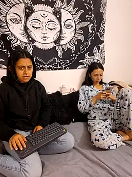 emily n abby online show from 07-10-26, 02:06