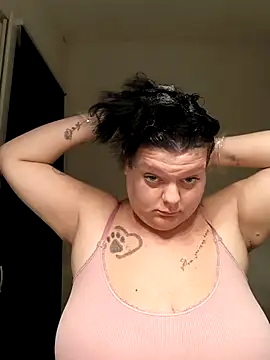 Snapshot of curvygirrlll chatting on 10-28-25, 06:18 curvygirrlll online show from 10-28-25, 06:18