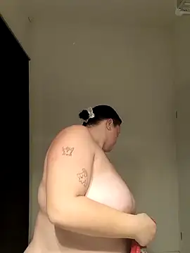 Snapshot of curvygirrlll chatting on 10-21-25, 07:13 curvygirrlll online show from 10-21-25, 07:13