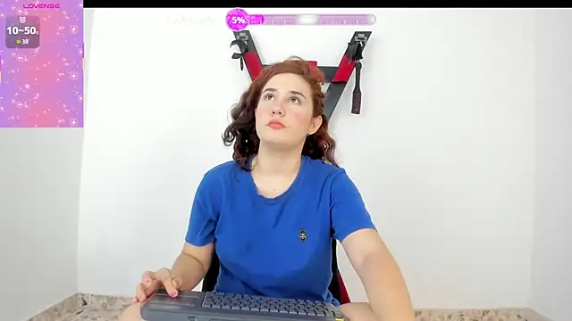 Lily Red Butterfly online show from 10-20-25, 04:03