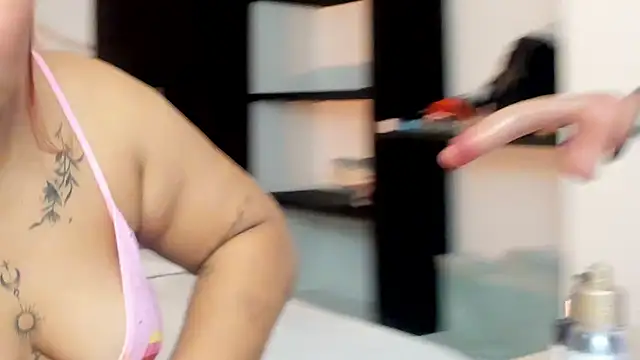 Halleyrosse online show from 10-28-25, 08:19