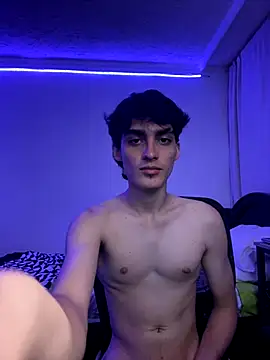 Snapshot of WarrenBlushfire chatting on 10-20-25, 06:04 WarrenBlushfire online show from 10-20-25, 06:04