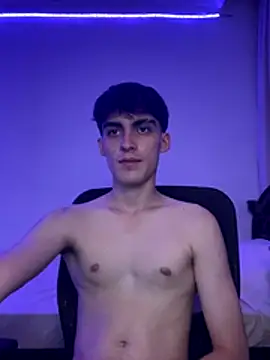 Snapshot of WarrenBlushfire chatting on 10-26-25, 05:19 WarrenBlushfire online show from 10-26-25, 05:19