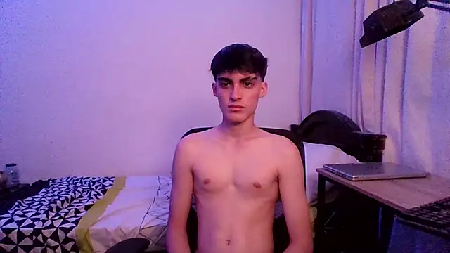 Snapshot of WarrenBlushfire chatting on 10-23-25, 05:50 WarrenBlushfire online show from 10-23-25, 05:50