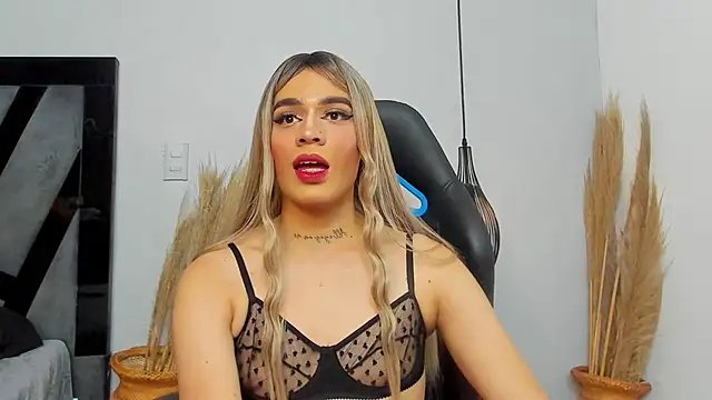 Amelia Brixton online show from 12-18-25, 04:28