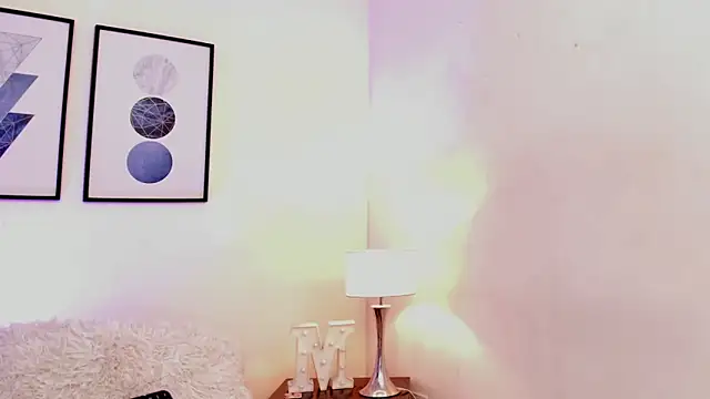 Snapshot of Amelia_Brixton chatting on 05-12-26, 05:04 Amelia Brixton online show from 05-12-26, 05:04