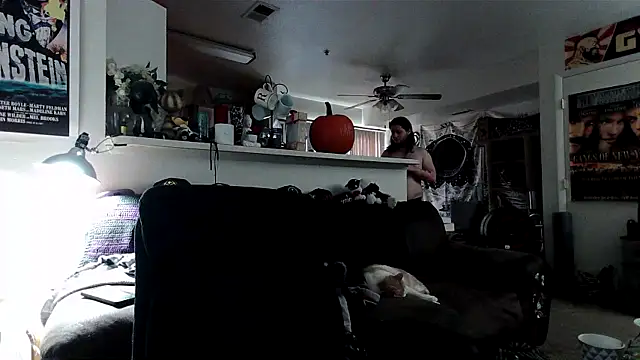 biggerisbetter12 online show from 11-18-25, 04:32