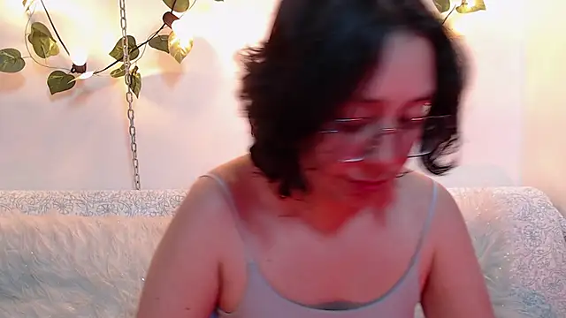 Milie yue online show from 10-21-25, 03:06