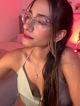 Snapshot of elegant__rouse chatting on 04-17-26, 10:34 elegant rouse online show from 04-17-26, 10:34