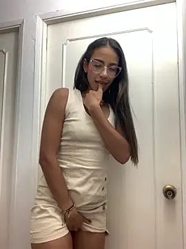 Snapshot of elegant__rouse chatting on 06-11-26, 03:03 elegant rouse online show from 06-11-26, 03:03