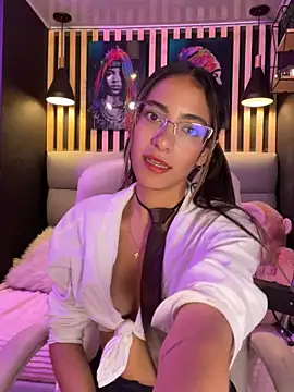 Snapshot of elegant__rouse chatting on 10-17-25, 11:28 elegant rouse online show from 10-17-25, 11:28