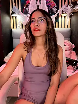 Snapshot of elegant__rouse chatting on 10-21-25, 09:47 elegant rouse online show from 10-21-25, 09:47