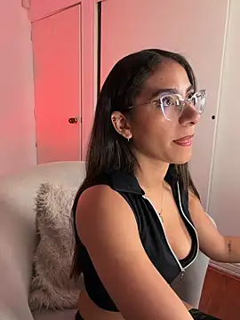 Snapshot of elegant__rouse chatting on 07-17-26, 11:57 elegant rouse online show from 07-17-26, 11:57