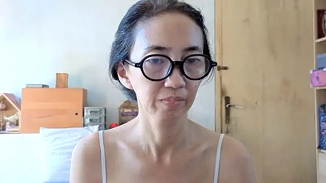 Snapshot of princessD077 chatting on 05-08-26, 02:59 princessD077 online show from 05-08-26, 02:59