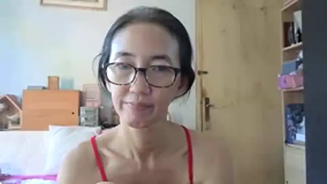 Snapshot of princessD077 chatting on 06-03-26, 05:52 princessD077 online show from 06-03-26, 05:52