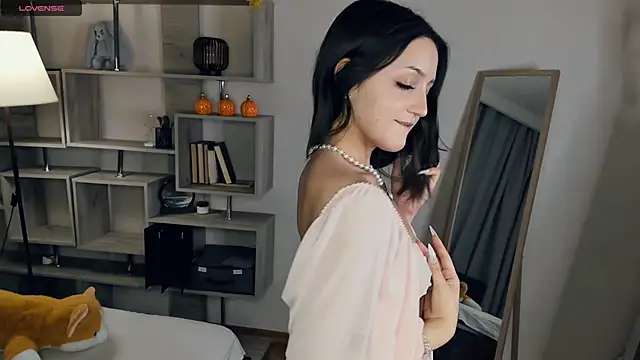 ClarissaMaheia online show from 12-19-25, 08:00