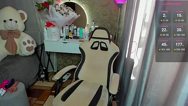 LeyaKale online show from 04-18-26, 02:36