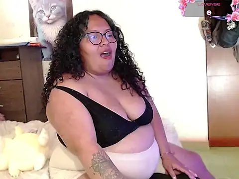 yvonne jlove online show from 11-10-25, 02:16