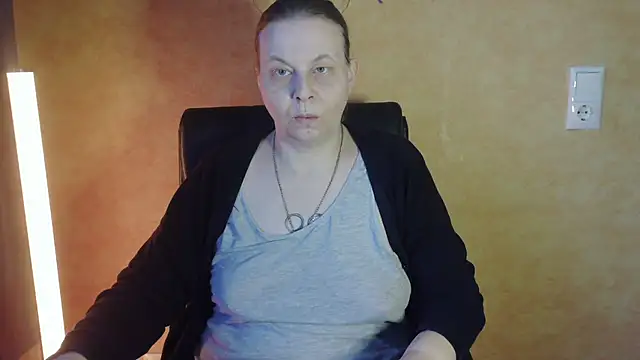 Diamond Bite online show from 11-17-25, 08:51