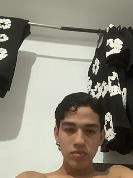 Alex king17 online show from 04-05-26, 06:42