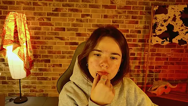 May Bloom online show from 11-13-25, 05:11