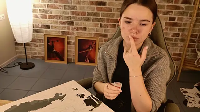 May Bloom online show from 12-17-25, 05:12