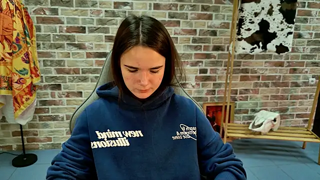 May Bloom online show from 10-25-25, 05:17