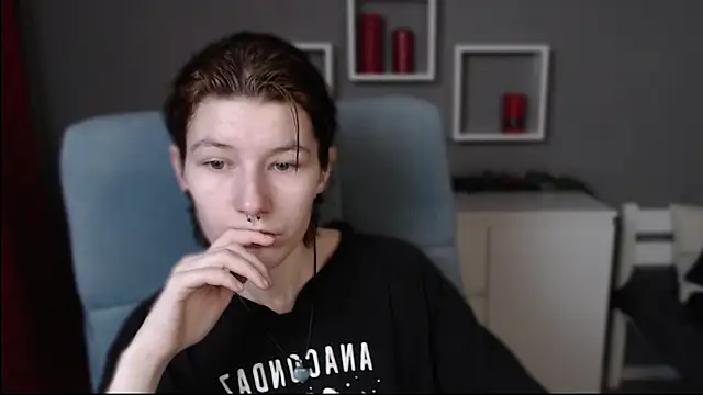 guitarandangell online show from 12-14-25, 03:17