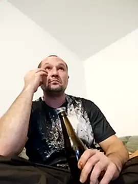 Snapshot of Berghochzugfahrt chatting on 11-17-25, 04:33 Berghochzugfahrt online show from 11-17-25, 04:33