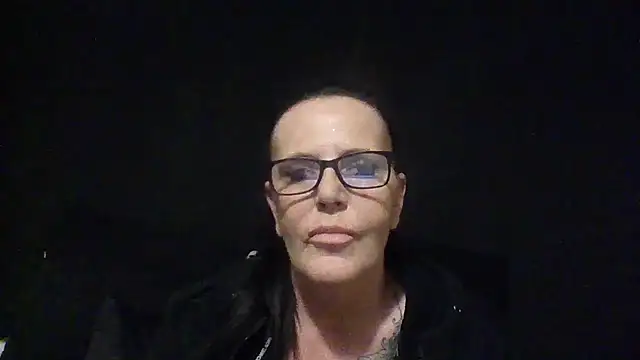 Snapshot of Raven_Blue_xox chatting on 10-28-25, 09:47 Raven Blue xox online show from 10-28-25, 09:47