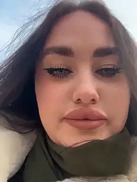 KiraSunshine online show from 11-20-25, 04:02