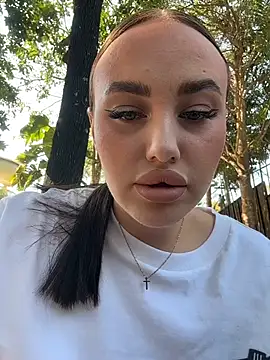 KiraSunshine online show from 02-02-26, 03:49