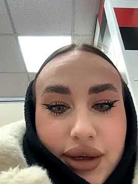 KiraSunshine online show from 11-18-25, 03:54