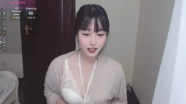 Snapshot of Xiaowen-wen chatting on 10-18-25, 12:07 Xiaowen-wen online show from 10-18-25, 12:07