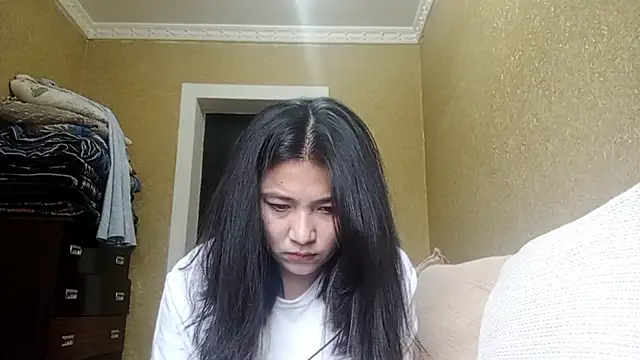 LinneaHyles online show from 11-04-25, 04:05