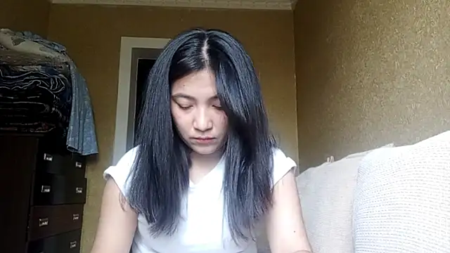 LinneaHyles online show from 11-03-25, 04:07