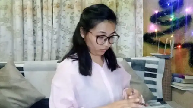 LinneaHyles online show from 12-16-25, 02:54