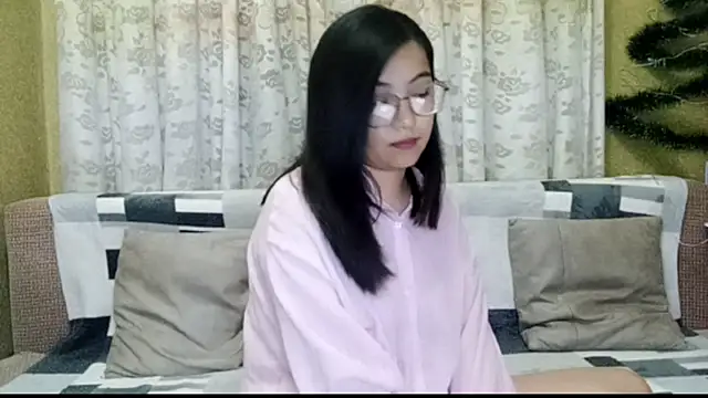 LinneaHyles online show from 12-21-25, 01:02