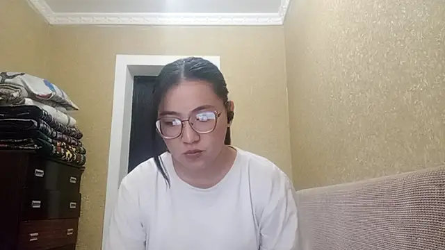 LinneaHyles online show from 11-14-25, 04:16