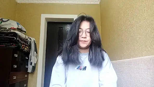 LinneaHyles online show from 11-07-25, 04:17