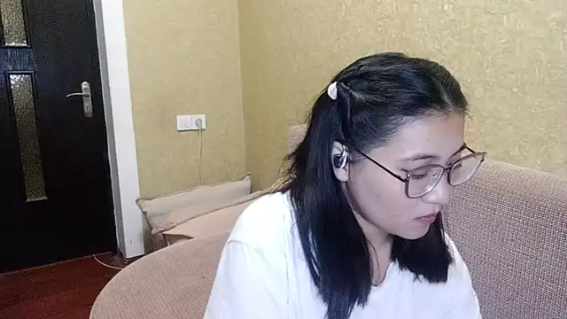 LinneaHyles online show from 12-03-25, 01:32